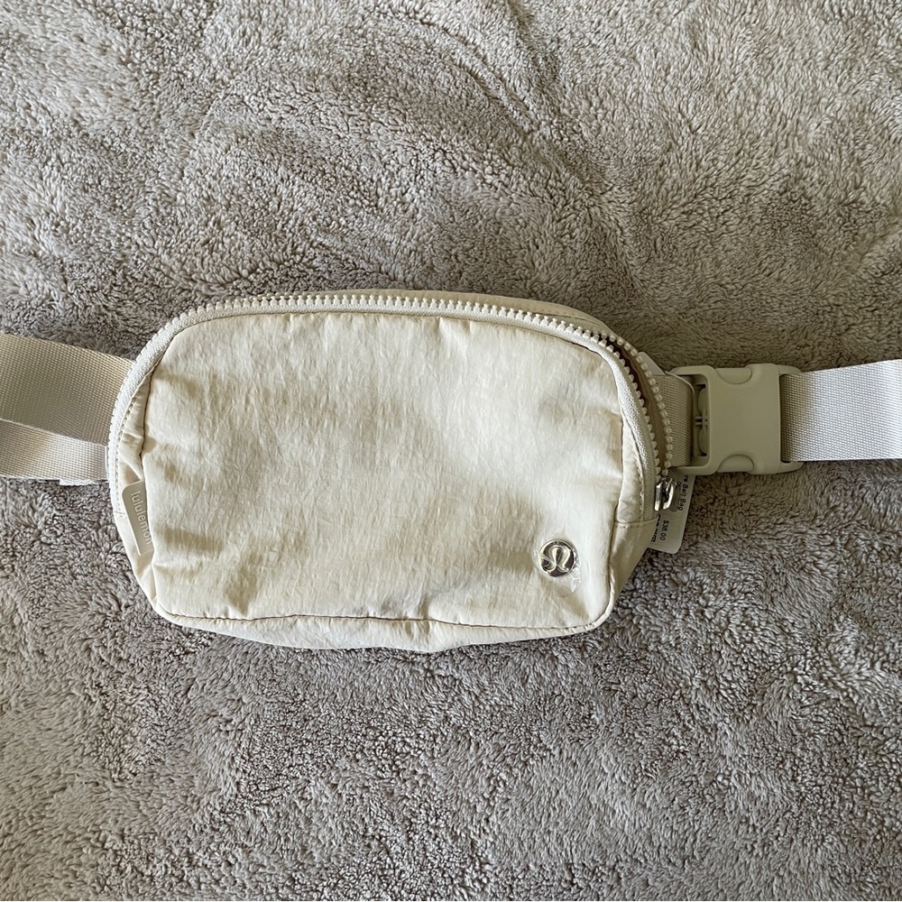 Lululemon Everywhere Belt Bag White Opal